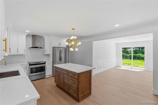28264 Bayberry Road, Farmington, MI 48331