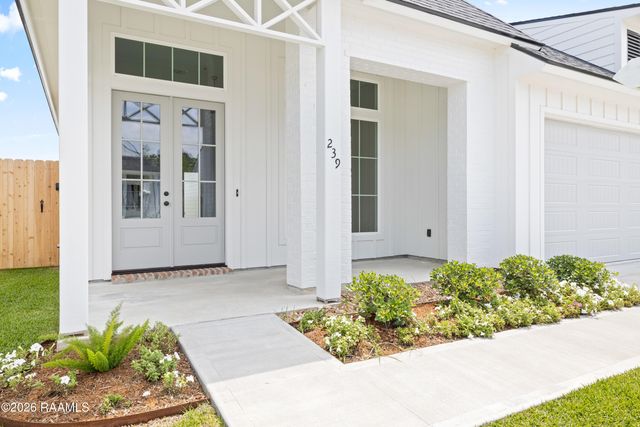 239 Jagged Grove Lane, Youngsville, LA 70592