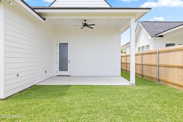 239 Jagged Grove Lane, Youngsville, LA 70592