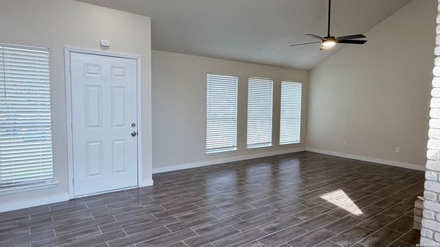 5754 Spring Night, San Antonio, TX 78247