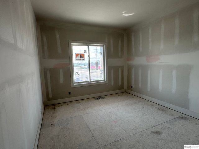 4503 S 203rd Avenue, Omaha, NE 68135