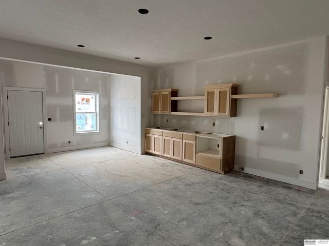 4503 S 203rd Avenue, Omaha, NE 68135
