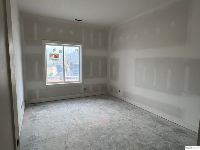 4503 S 203rd Avenue, Omaha, NE 68135