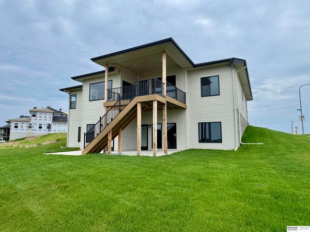 4503 S 203rd Avenue, Omaha, NE 68135