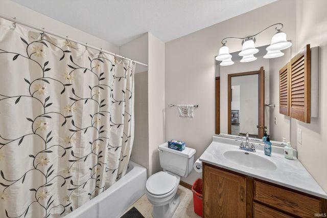 1978 Greenock Street, South Bend, IN 46614