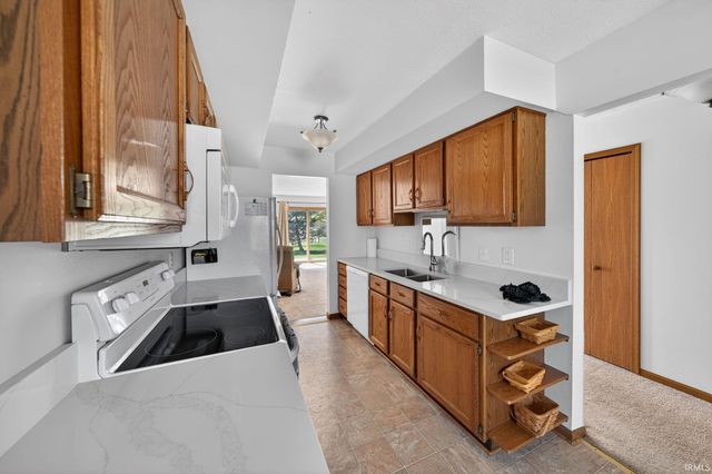 1978 Greenock Street, South Bend, IN 46614