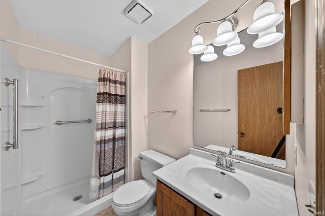 1978 Greenock Street, South Bend, IN 46614