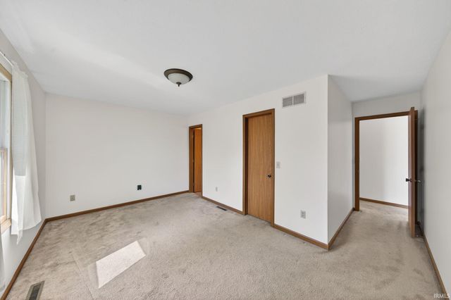 1978 Greenock Street, South Bend, IN 46614