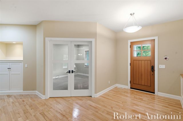 2025 Pine Nook Court, Grand Rapids, MI 49525