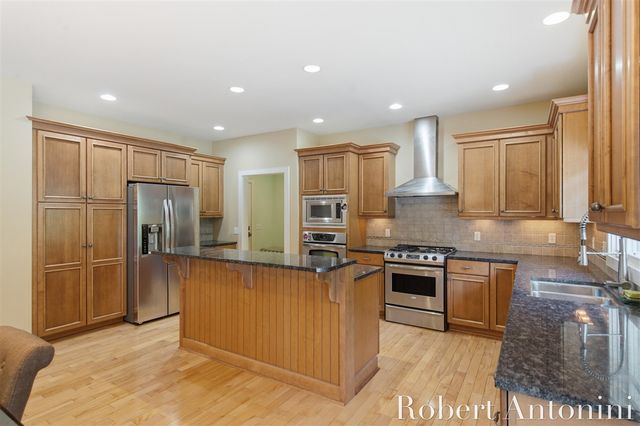 2025 Pine Nook Court, Grand Rapids, MI 49525