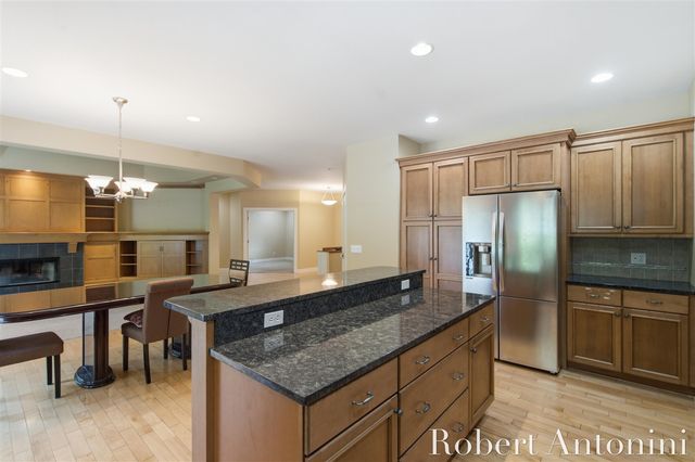 2025 Pine Nook Court, Grand Rapids, MI 49525