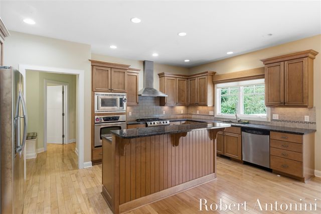 2025 Pine Nook Court, Grand Rapids, MI 49525