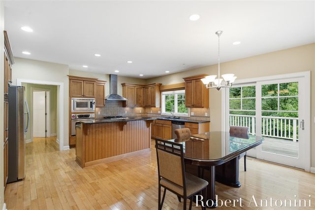 2025 Pine Nook Court, Grand Rapids, MI 49525