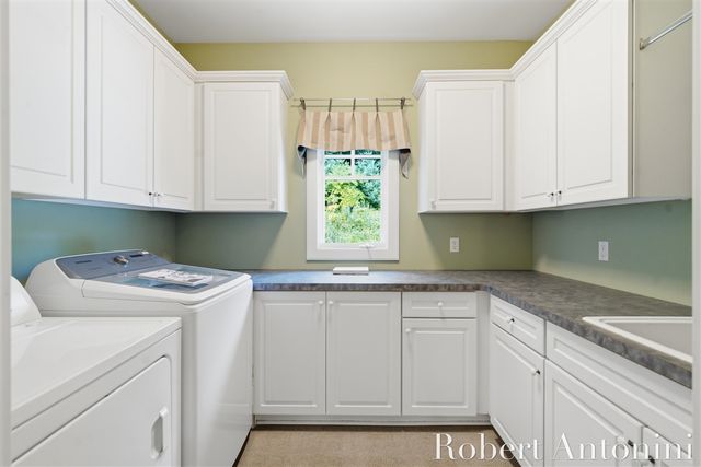 2025 Pine Nook Court, Grand Rapids, MI 49525