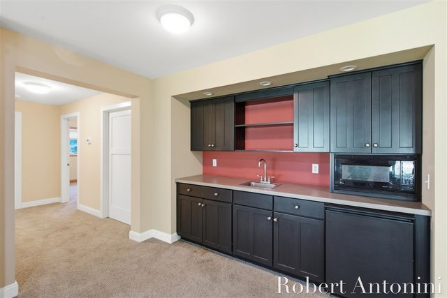 2025 Pine Nook Court, Grand Rapids, MI 49525