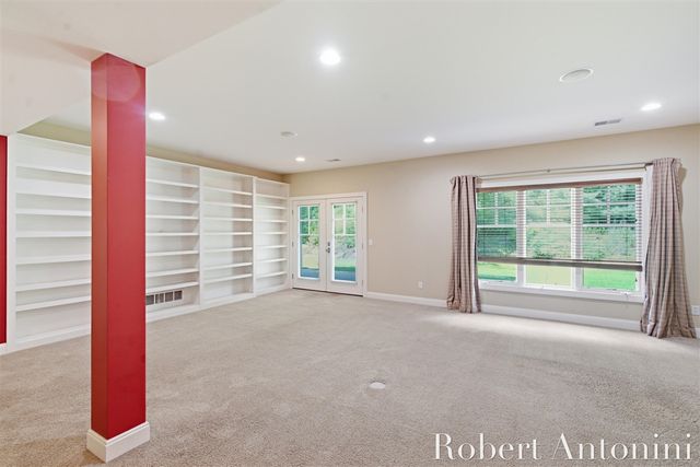 2025 Pine Nook Court, Grand Rapids, MI 49525