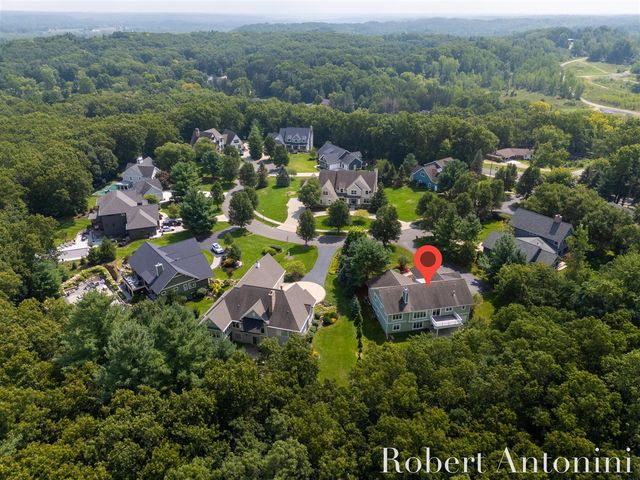 2025 Pine Nook Court, Grand Rapids, MI 49525
