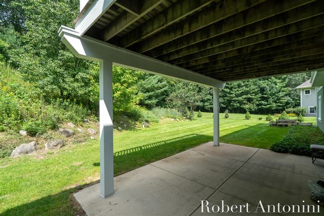 2025 Pine Nook Court, Grand Rapids, MI 49525