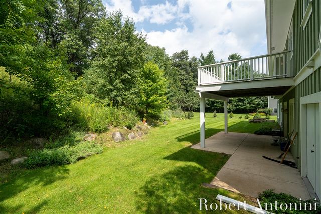 2025 Pine Nook Court, Grand Rapids, MI 49525
