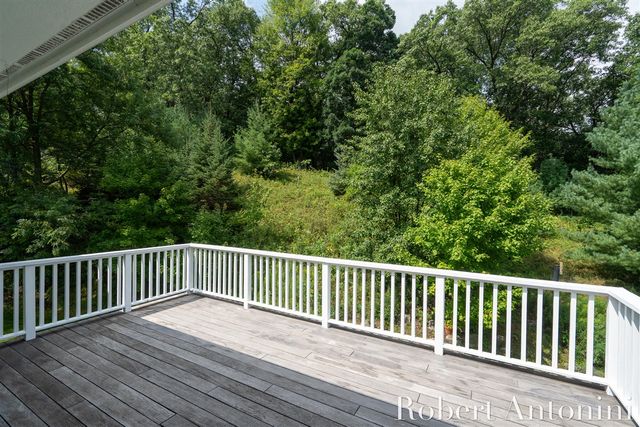 2025 Pine Nook Court, Grand Rapids, MI 49525