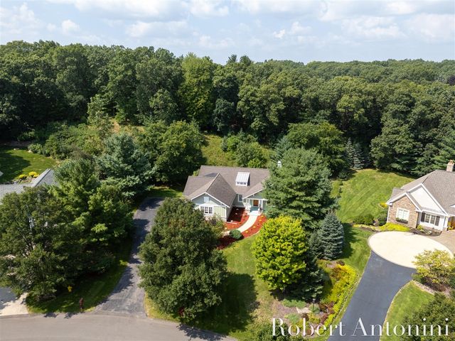 2025 Pine Nook Court, Grand Rapids, MI 49525
