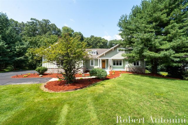 2025 Pine Nook Court, Grand Rapids, MI 49525
