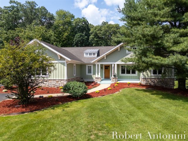 2025 Pine Nook Court, Grand Rapids, MI 49525