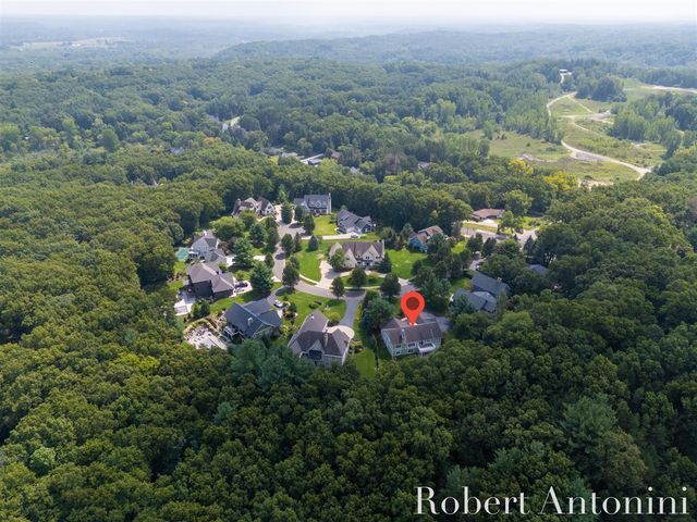 2025 Pine Nook Court, Grand Rapids, MI 49525