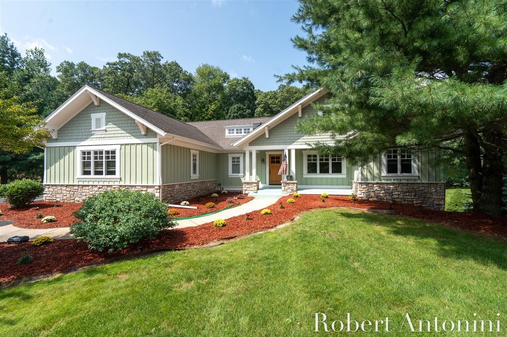 2025 Pine Nook Court, Grand Rapids, MI 49525