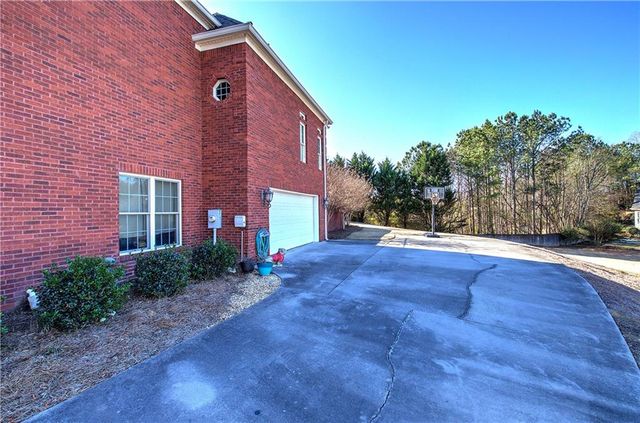 113 Vogel NE Street, Calhoun, GA 30701