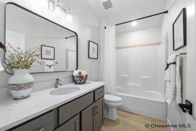 4020 SADDLEBACK LN, Cheyenne, WY 82009