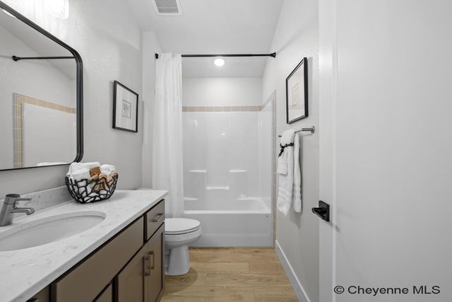 4020 SADDLEBACK LN, Cheyenne, WY 82009