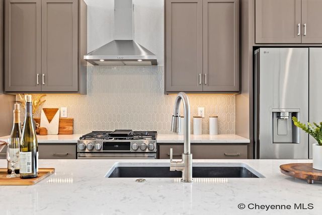 4020 SADDLEBACK LN, Cheyenne, WY 82009