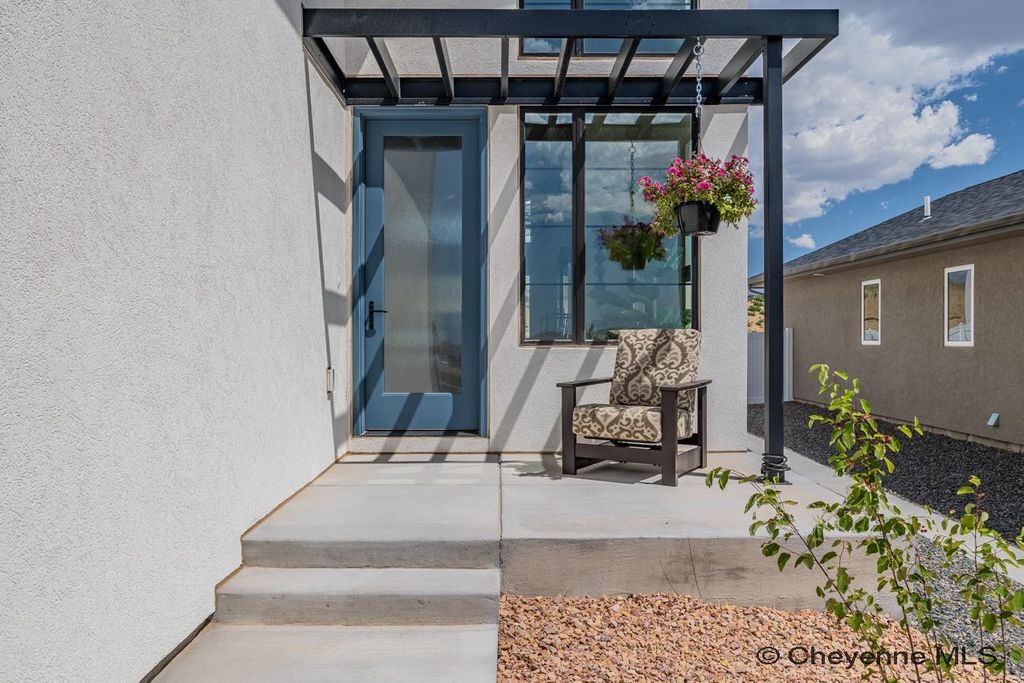 4020 SADDLEBACK LN, Cheyenne, WY 82009