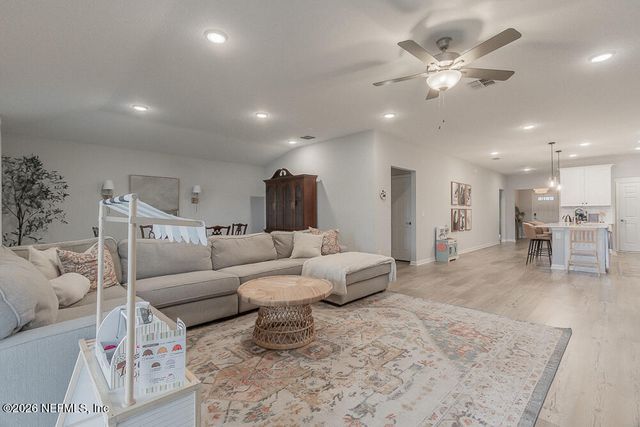 13849 HARLOWTON Avenue, Jacksonville, FL 32256