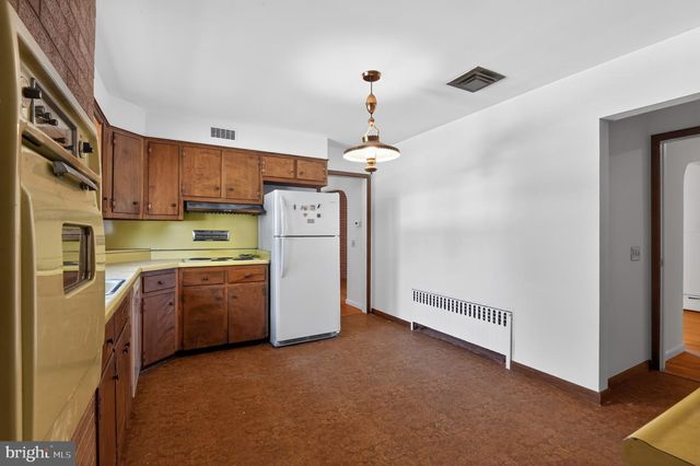 940 HOLMES AVE, Vineland, NJ 08361