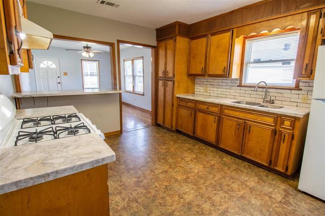 910 Fall Street, Lake Charles, LA 70601