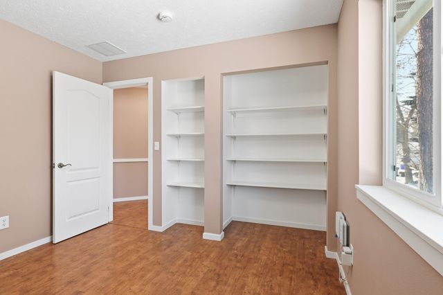 719 E B St, Deer Park, WA 99006