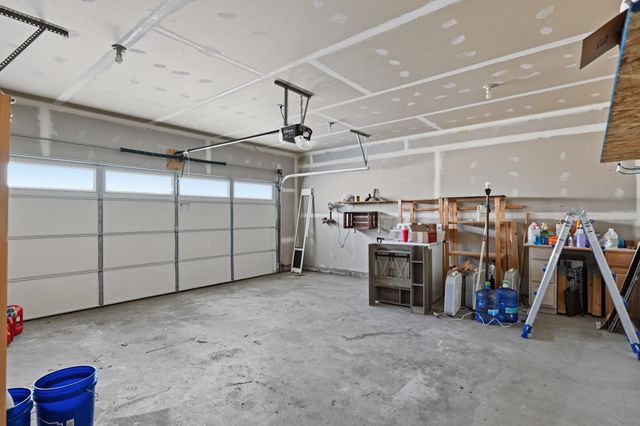 719 E B St, Deer Park, WA 99006