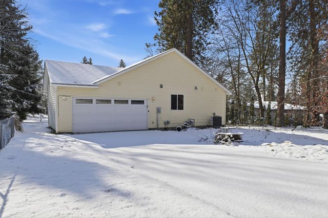 719 E B St, Deer Park, WA 99006