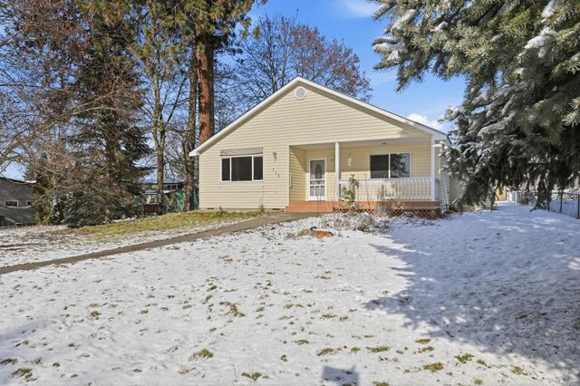 719 E B St, Deer Park, WA 99006