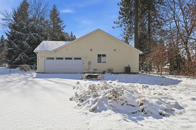 719 E B St, Deer Park, WA 99006