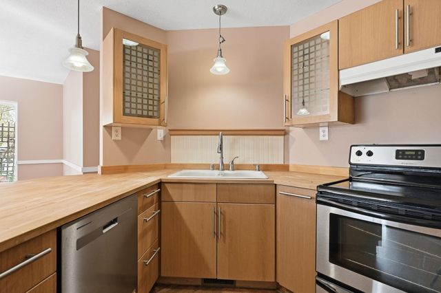 719 E B St, Deer Park, WA 99006