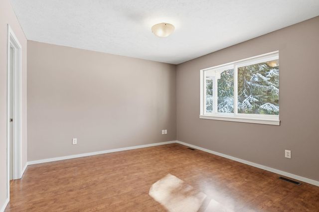 719 E B St, Deer Park, WA 99006