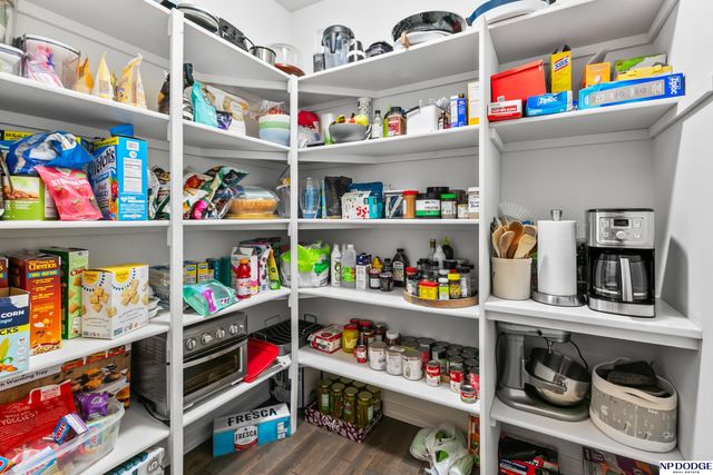 18363 Lake Circle, Elkhorn, NE 68022