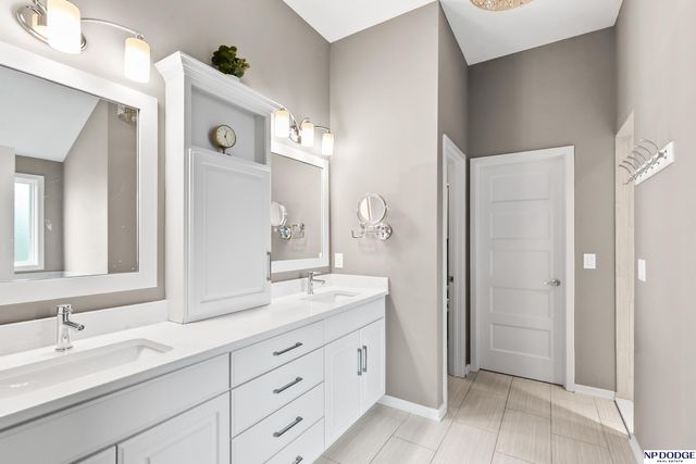 18363 Lake Circle, Elkhorn, NE 68022