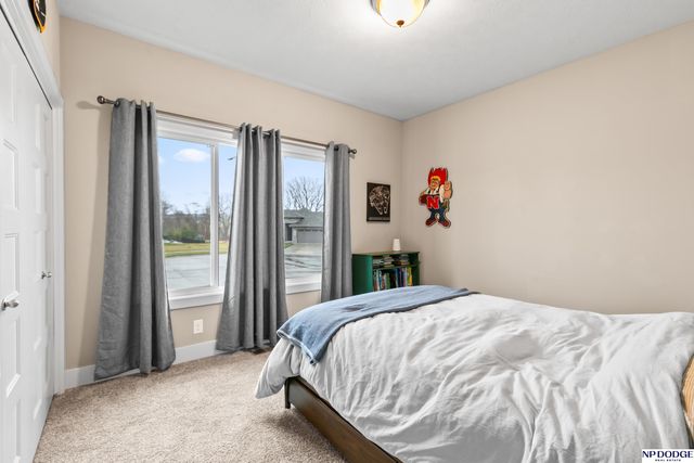 18363 Lake Circle, Elkhorn, NE 68022