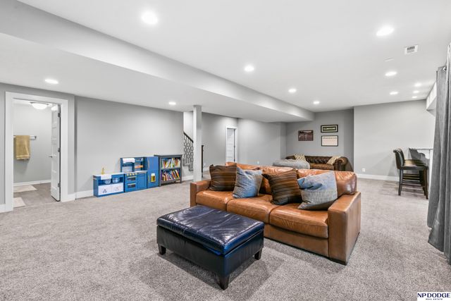 18363 Lake Circle, Elkhorn, NE 68022