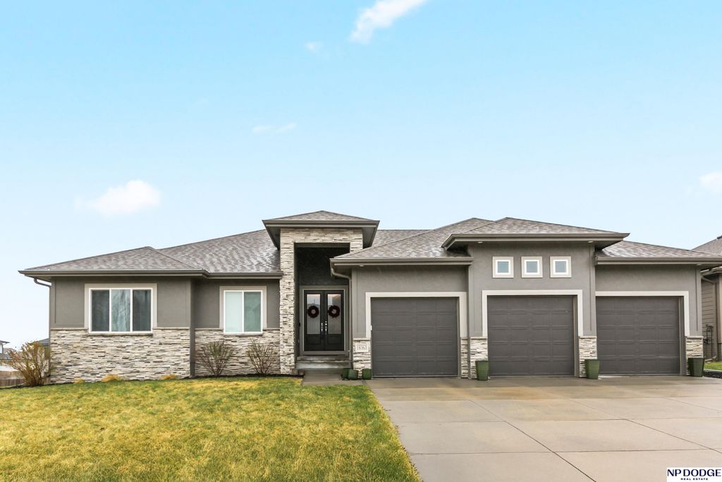 18363 Lake Circle, Elkhorn, NE 68022