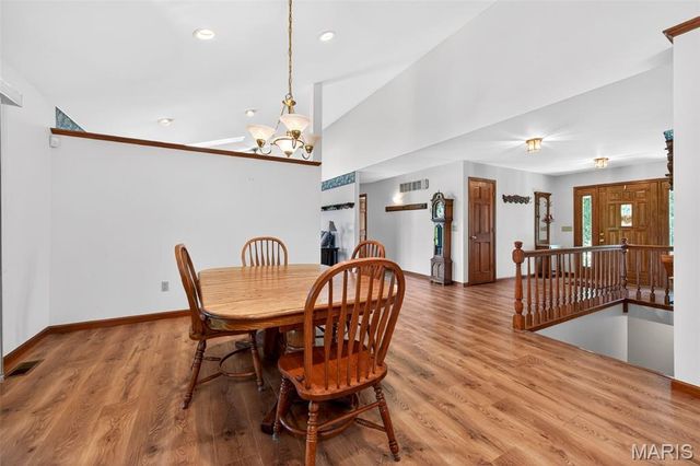 101 Hilltop Court, Washington, MO 63090